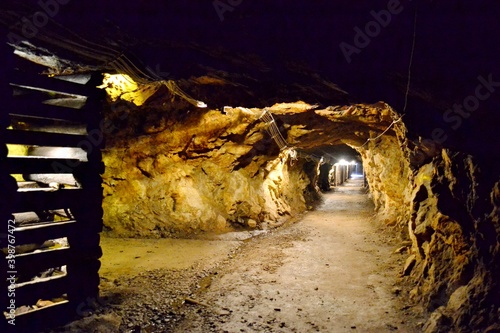 Tajemnicza Sztolnia Włodarz, kompleks Riese na Dolnym Śląsku. Tunele wydrążone przez Niemców w czasie II Wojny Światowej.  photo