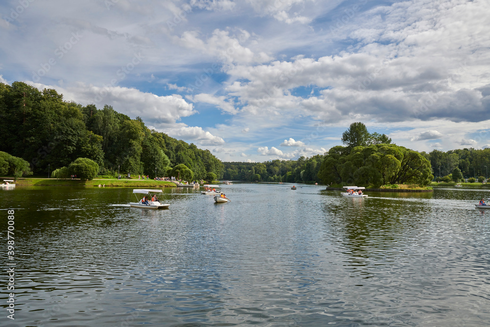 Fototapeta premium Moscow. Tsaritsyno park. Boating on the Upper Pond