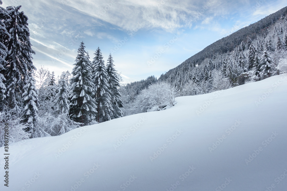 Winterlandschaft in den weihnachtlichen tiroler Bergen