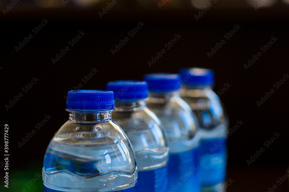 4pcs water bottles with blue lid, front clear 4pcs water bottles with blue lid, front clear