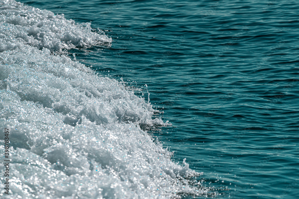 Breaking waves in the sea Breaking waves in the sea