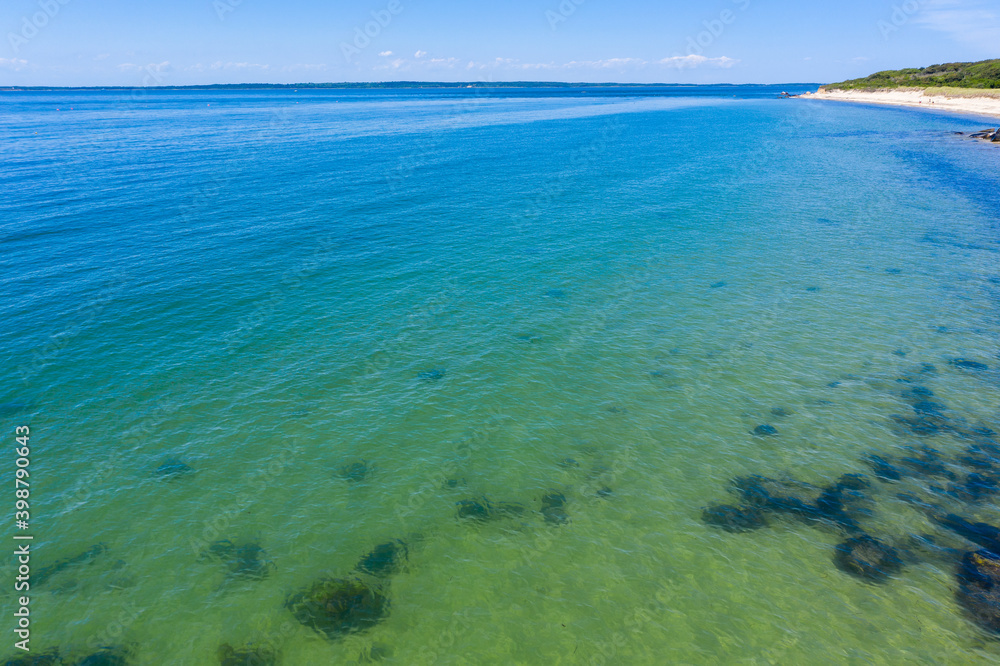 Obraz premium shore and sand meet to form paradise