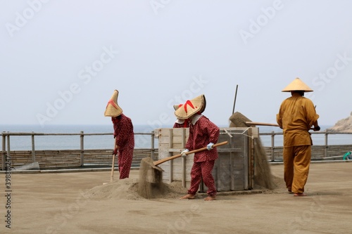 Konstfotografi 塩田で塩を作る人達