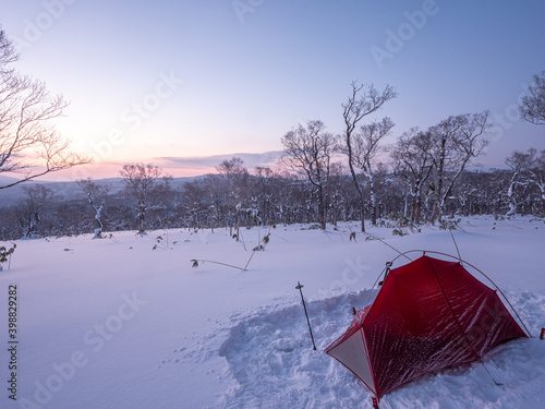 Fototapeta Naklejka Na Ścianę i Meble -  tent snow winter hiking