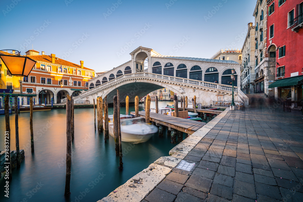 The Grand Canal and Rialto bridge, Venice - obrazy, fototapety, plakaty 