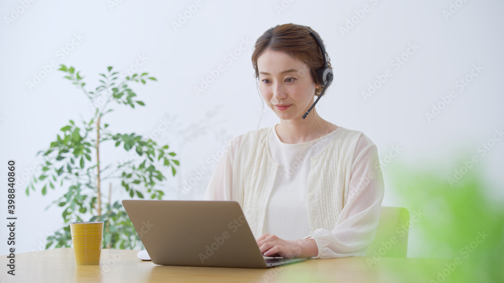 テレワーク・リモートワーク・会議・女性