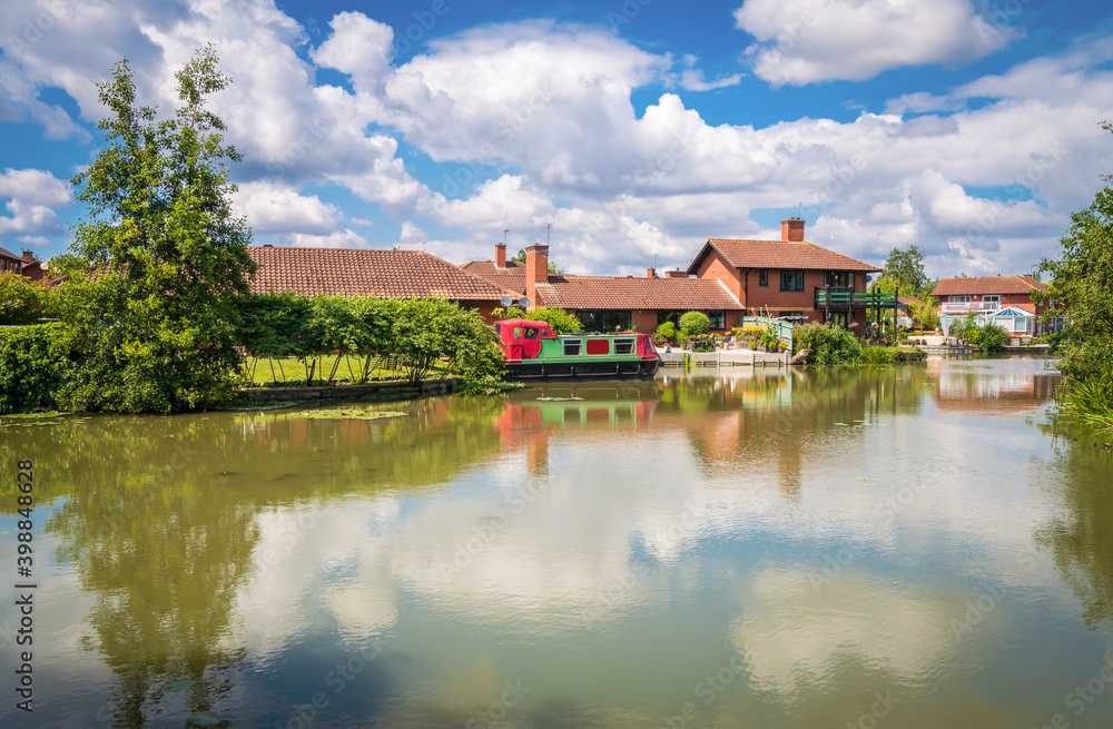 Grand Union canal in Milton Keynes. England Grand Union canal in Milton Keynes. England