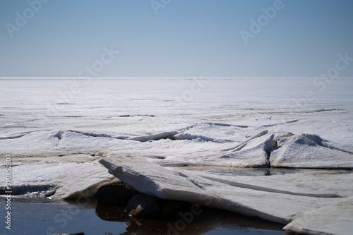 Konstfotografi ice floes and the sky in winter