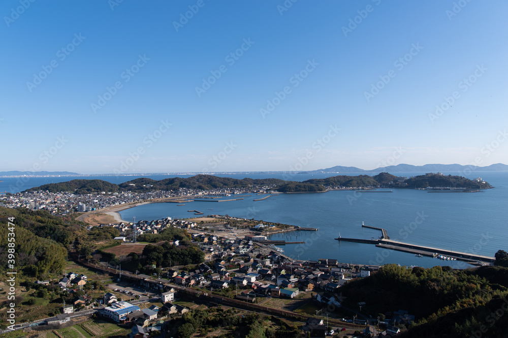 海がある街