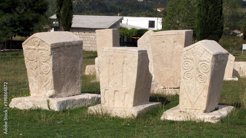 BIH Stećak Стећак Stećci zostały wpisane na Listę Światowego Dziedzictwa UNESCO w 2016 roku.