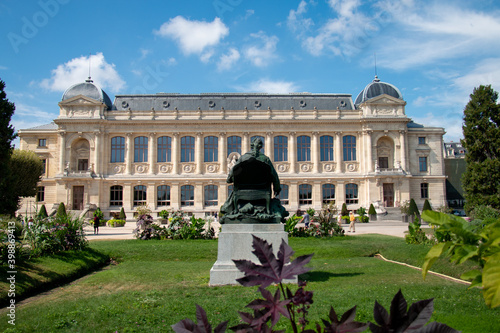 Jardin de Plantes - main botanical garden in France. The exterior of the Grande Galerie de l'evolution 

