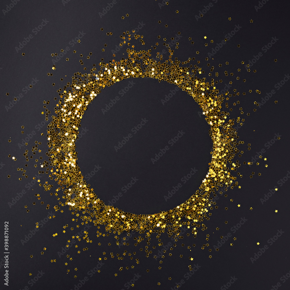 Christmas ball ornament shape negative space arrangement made with star glitter on black background. Minimal New year celebration concept. Flat lay, top view, copy space. - obrazy, fototapety, plakaty 