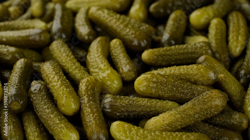 Canvas-taulu Pickled gherkins cucumbers top view
