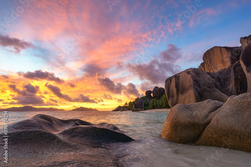 Fototapeta Naklejka Na Ścianę i Meble -  sunset at tropical beach anse source d'argent,la digue,seychelles