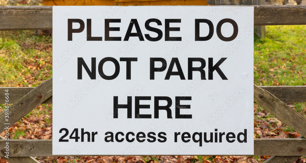 Please Do Not Park Here rural sign, England, United Kingdom Please Do Not Park Here rural sign, England, United Kingdom
