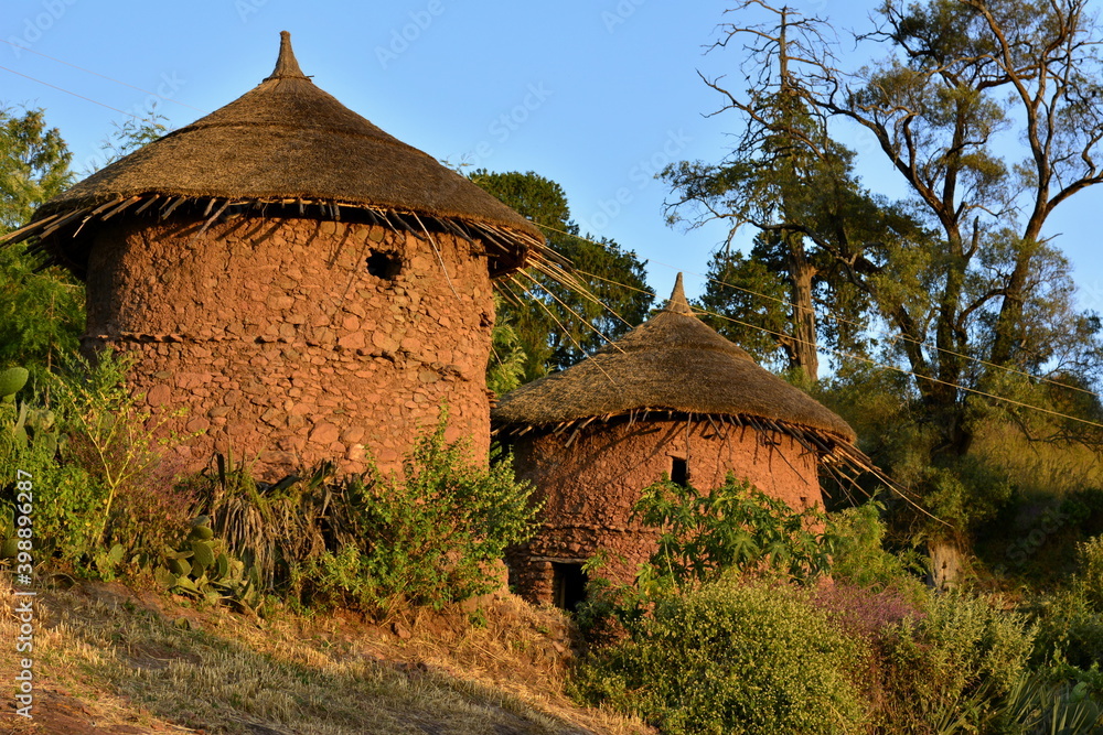 Chozas de adobe y paja, en un barrio de la ciudad de Lalibela, en el centro norte de Etiopia
Chozas de adobe y paja, en un barrio de la ciudad de Lalibela, en el centro norte de Etiopia