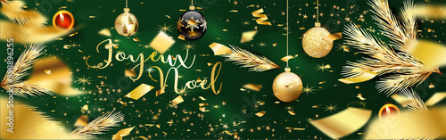 carte ou bandeau sur Joyeux Noël en or sur un fond vert en dégradé avec des boules de Noël noire et or, des serpentin or,  bougies rouge, branches de sapin or avec un effet bokeh