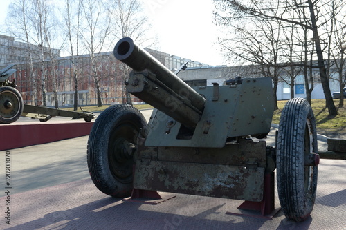 Exposition of artillery equipment from the great Patriotic war near the Moscow defense Museum in the Olympic village. 76-mm regimental gun of the 1943 model photo