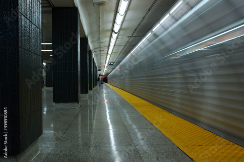 Canvas Print Women getting on an arriving blurred subway train in Toronto