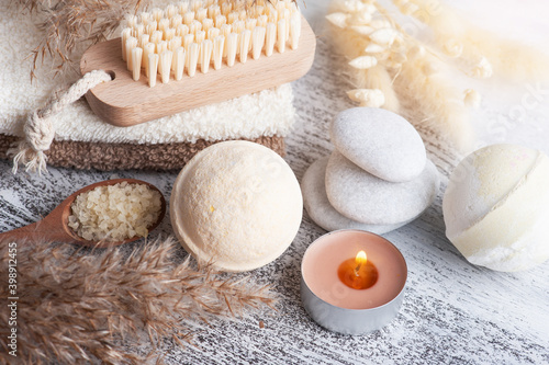 Spa composition with bath bombs