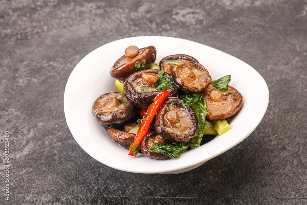 Marinated shiitake mushrooms with herbs Marinated shiitake mushrooms with herbs