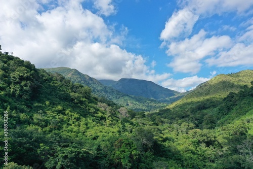 La Sierra Nevada de Santa Marta es un sistema montañoso litoral; ubicado al norte de Colombia que constituye por sí mismo un sistema aislado de Los Andes, sobre la costa Caribe de Colombia