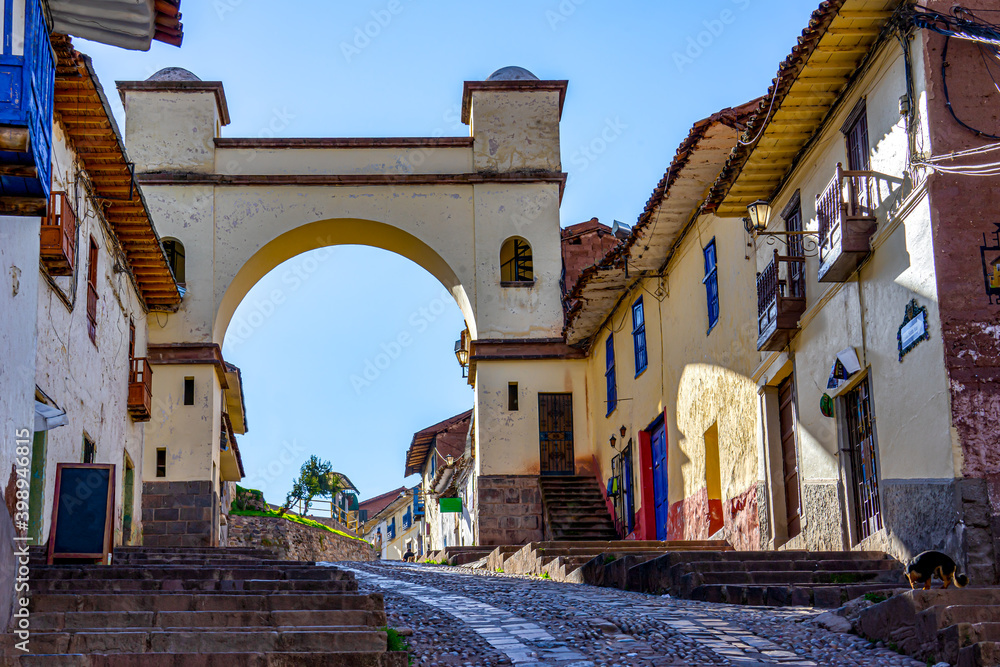 Naklejka premium Peru, the streets of Cuzco with old houses and an Arch for a City Gate