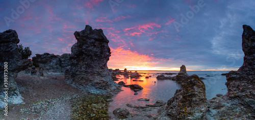Foto Typical limestone rocks from Gotland