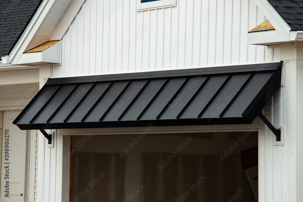 Fotografia black awning door