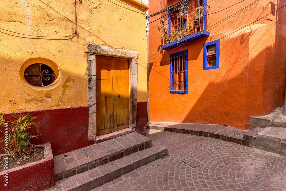 Φωτογραφία Oaxaca, Mexico, Scenic old city streets and colorful colonial buildings in historic city center
