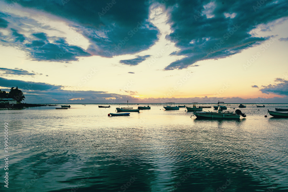 Bassin Pirogues, heure bleue