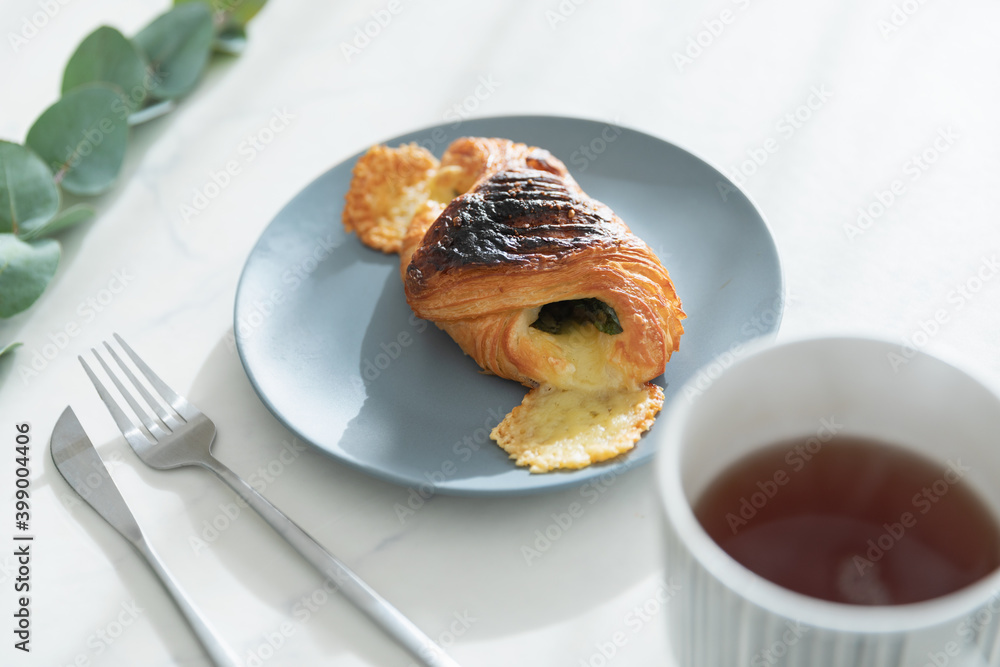 クロワッサンの朝食 クロワッサンの朝食