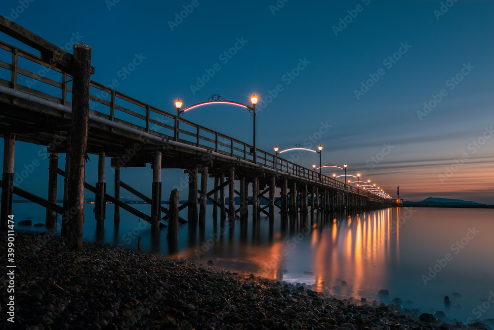 Fototapeta premium Canada Metro Vancouver White Rock Pier Sunset night light reflection
