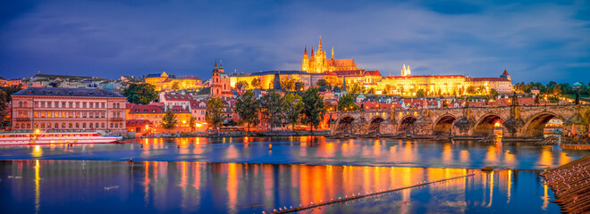 Fototapete Prag Charles bridge and Prague castle at dusk. Prague,Czech Republic   © Pawel Pajor