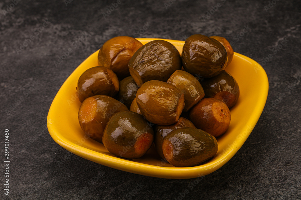 Obraz premium Marinated feijoa in the bowl