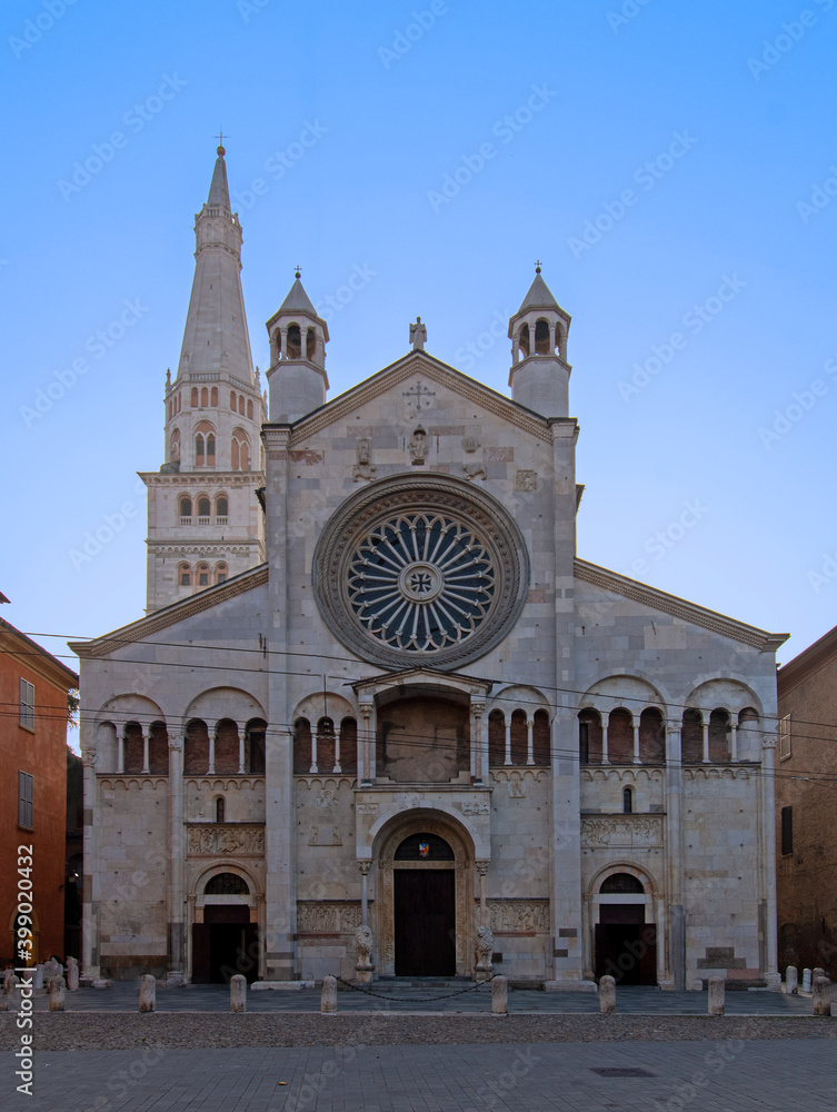Die Kathedrale von Modena Cattedrale metropolitana di Santa Maria Assunta in Cielo e San Geminiano in der Emilia-Romagna in Italien