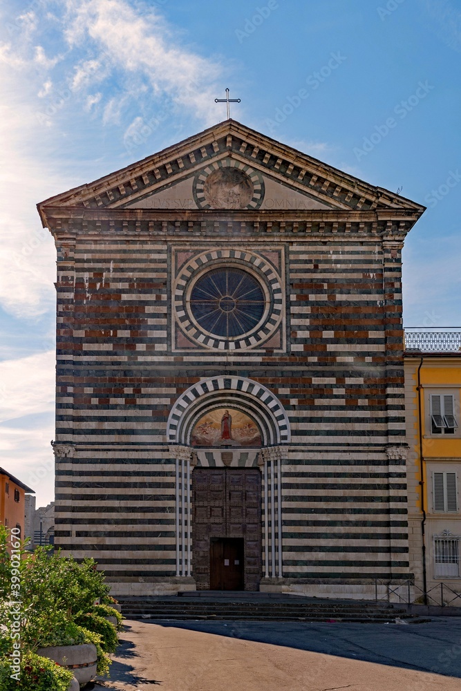 Die Kirche Chiesa di San Francesco in Prato in der Toskana, Italien 
