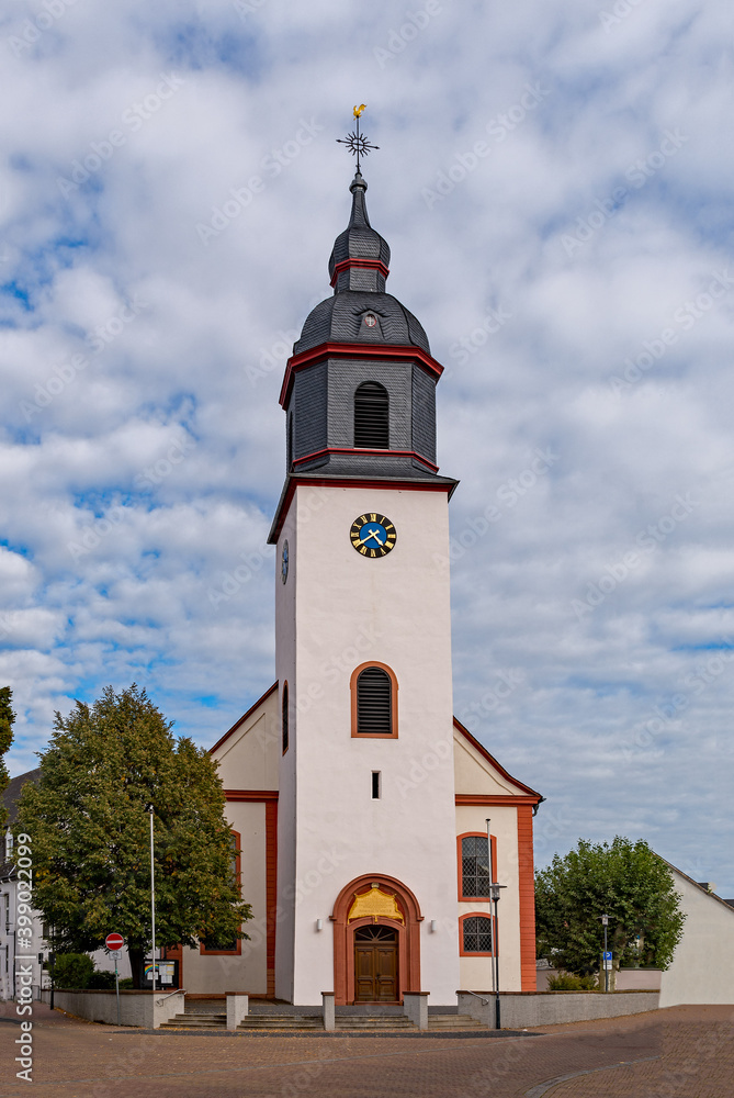 Obraz premium Die Evangelische Kirche in Pfungstadt, Hessen in Deutschland 