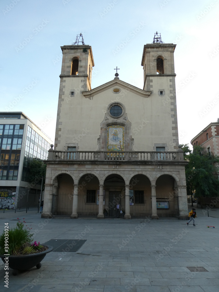 iglesia del barrio de raval de barcelona