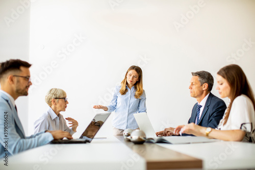 Group of business people wi...