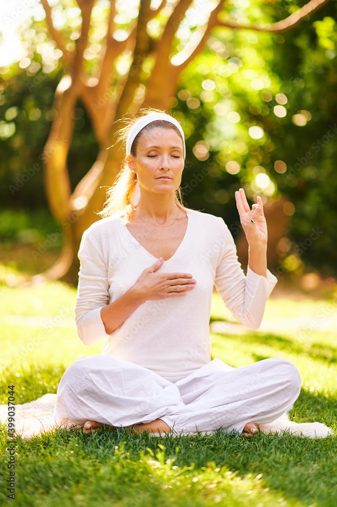 Φωτογραφία Beautiful mature woman meditating in green sunny garden, healthy lifestyle