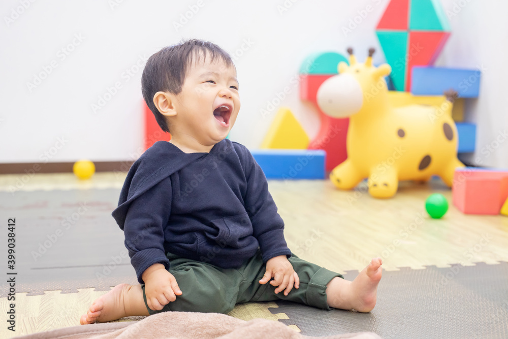 Φωτογραφία 保育園／託児所／キッズカフェで遊ぶ男の子