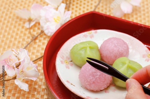 桜草餅　春の和菓子　緑とピンク