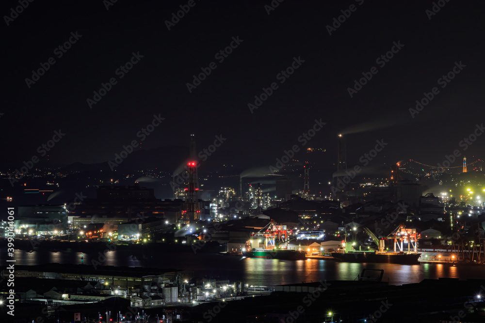 高塔山公園から見た北九州市内の工場夜景（新日本三大夜景）　福岡県　Kitakyusyu city 
Night view seen from Takatoyama Park