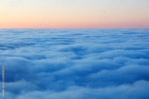 Über den Wolken: zäher Nebel über Deutschland