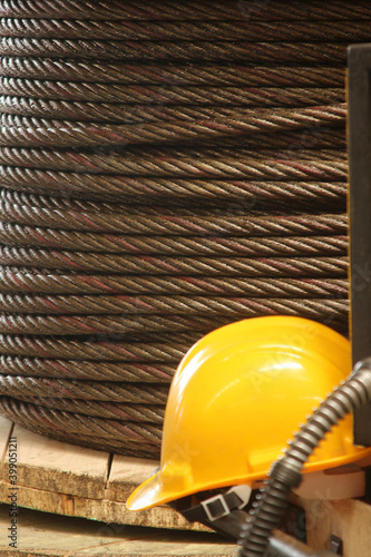 Fotografie Steel rope and work helmet