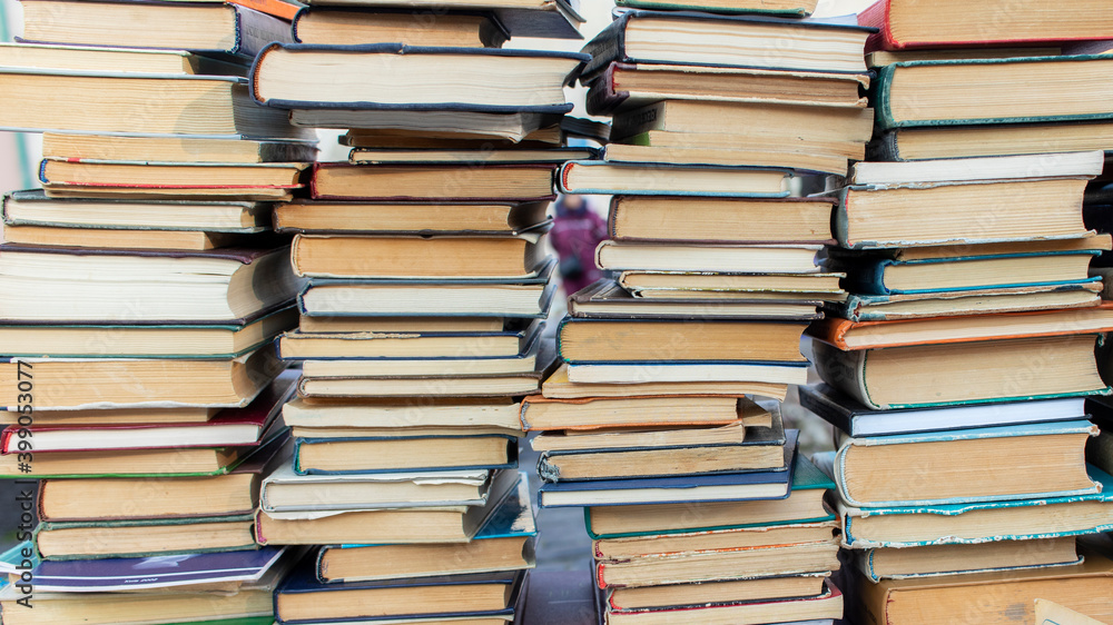 Obraz premium Piles of used books on flea market bookshop.