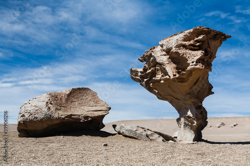 Canvas-taulu Arbol de Piedra (Stone Tree) in Siloli desert, South Altiplano, Bolivia