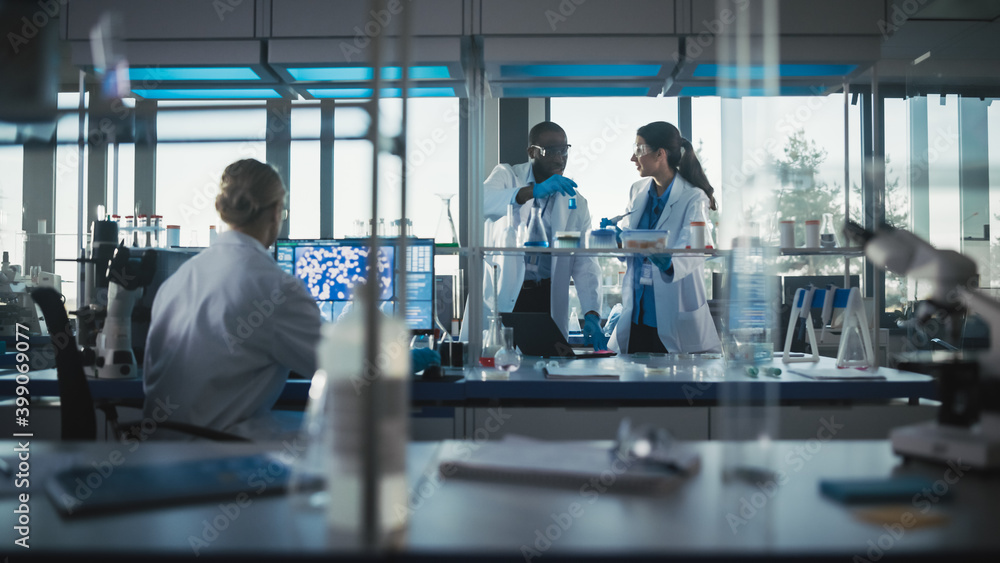 Medical Science and Biotechnology Laboratory with Diverse Team of Research Scientists Working. Microbiologist and Biochemist Talking About Newly Done Test, Using Micropipette. Medical Science and Biotechnology Laboratory with Diverse Team of Research Scientists Working. Microbiologist and Biochemist Talking About Newly Done Test, Using Micropipette.
