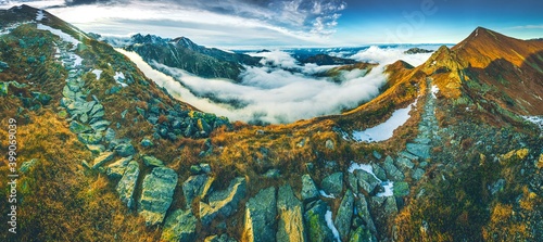 Fototapeta Naklejka Na Ścianę i Meble -  Tatry Zachodnie - jesień zima 